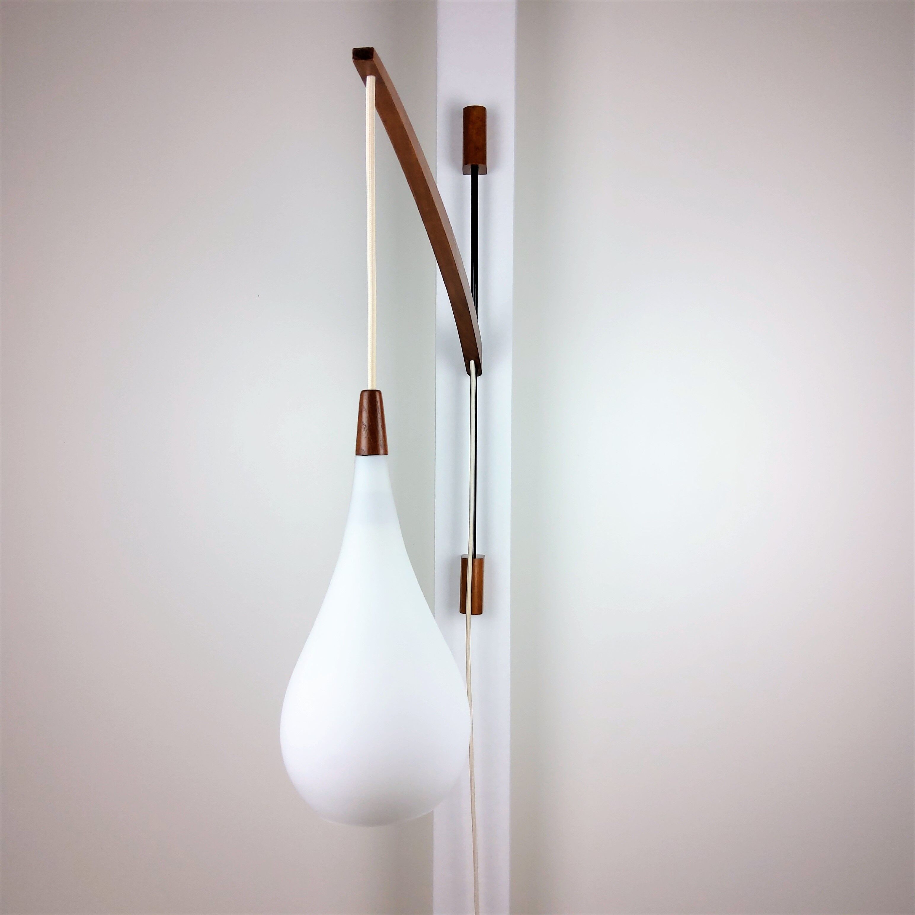 Applique vintage pendulaire scandinave teck 1960