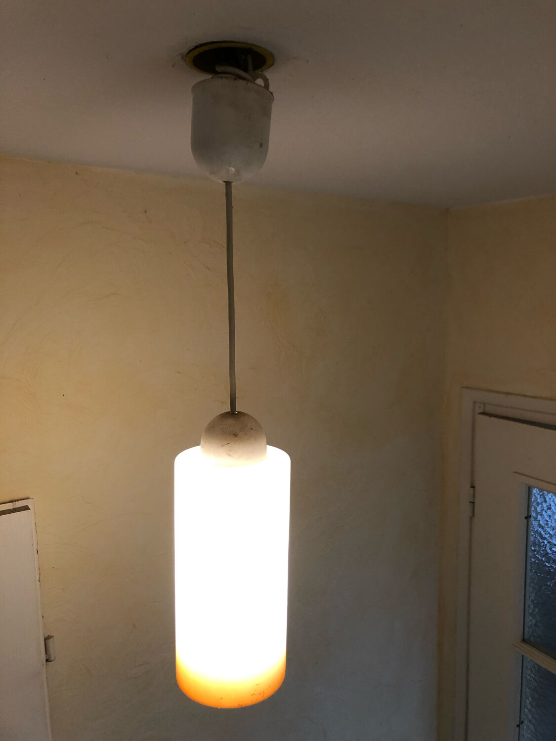 Glass tube suspension