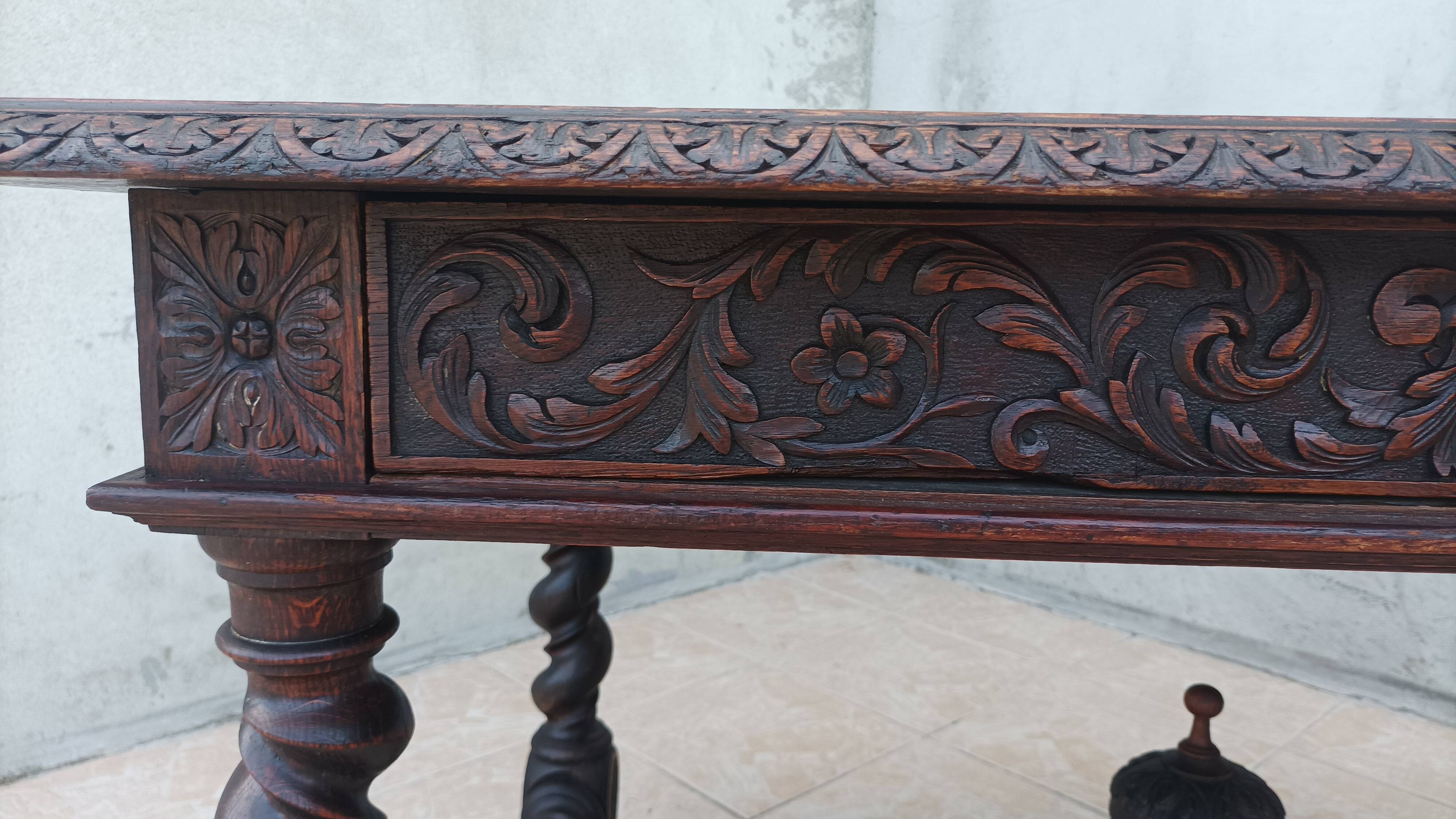 Bureau Louis XIII en chêne 19ème