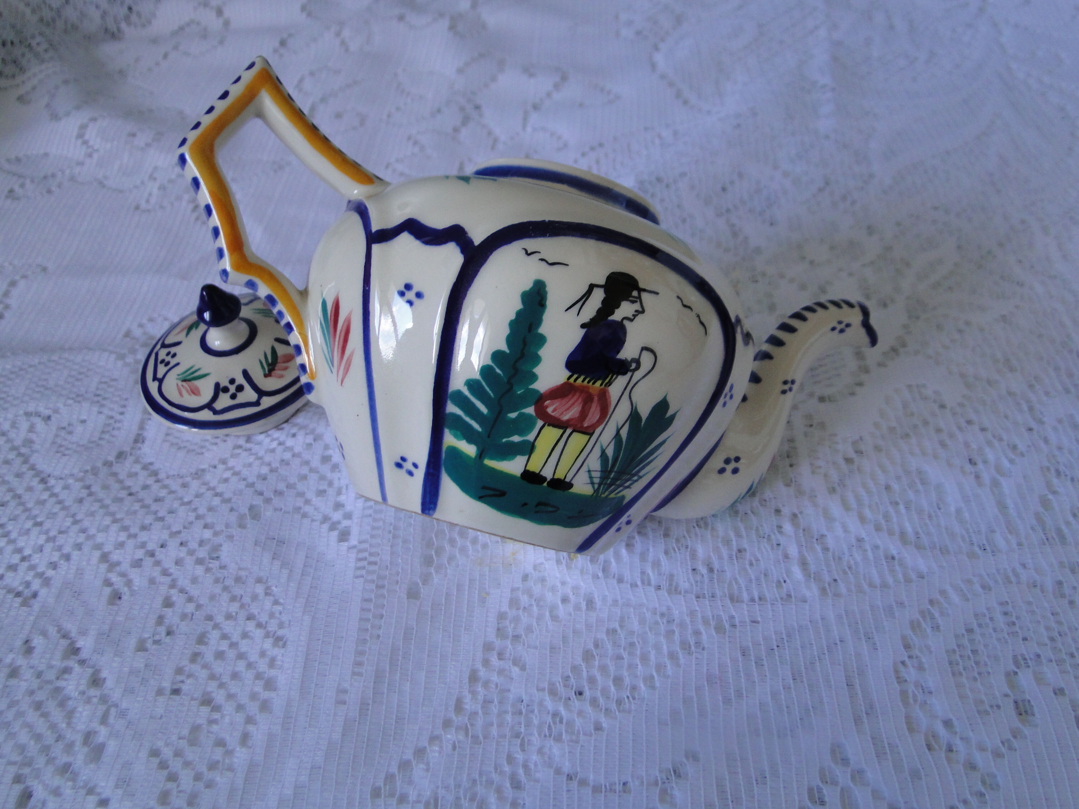 Theière qhb quimper décor  bleu sur fond blanc
