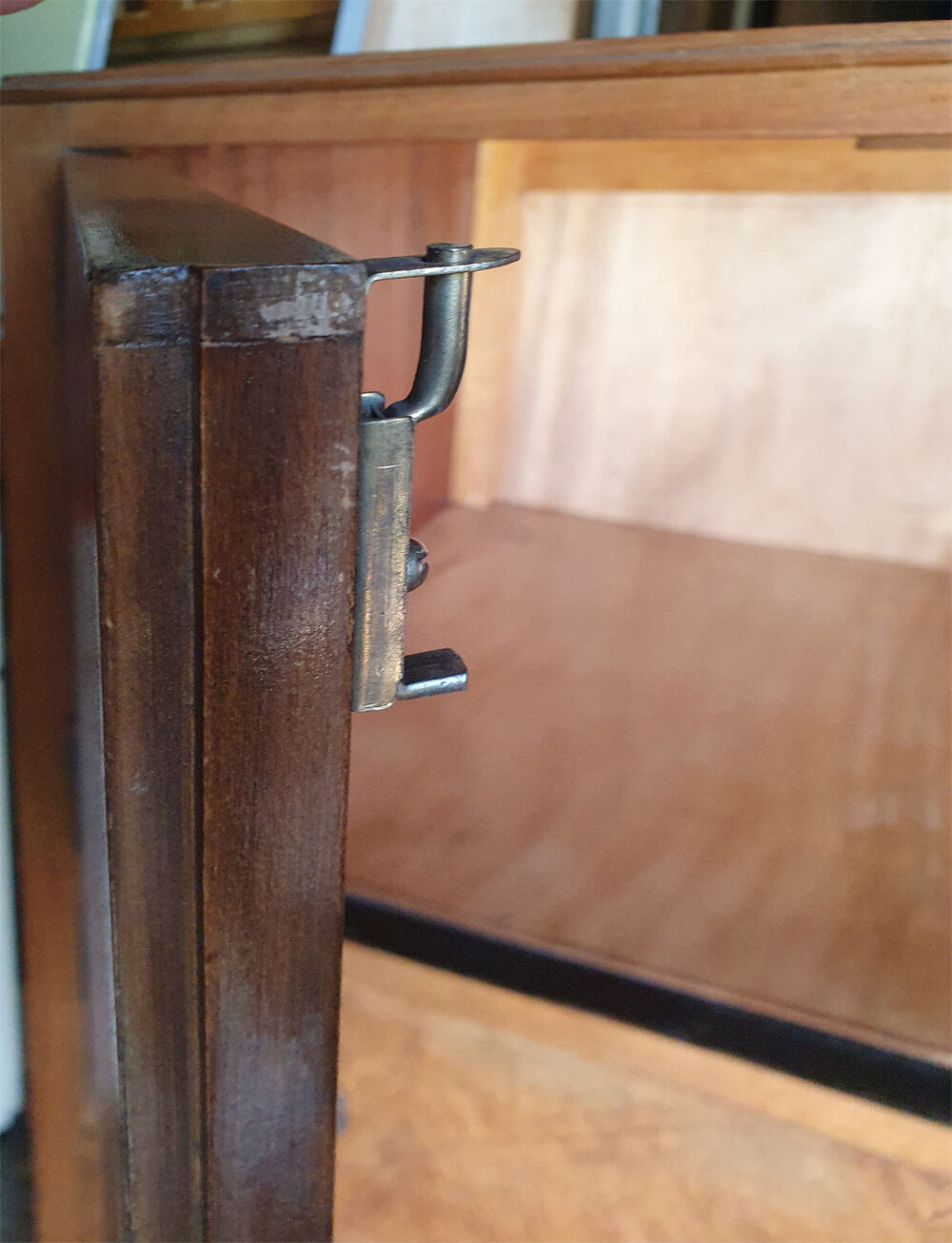 Commode drinks cabinet Robson and sons noyer 1910