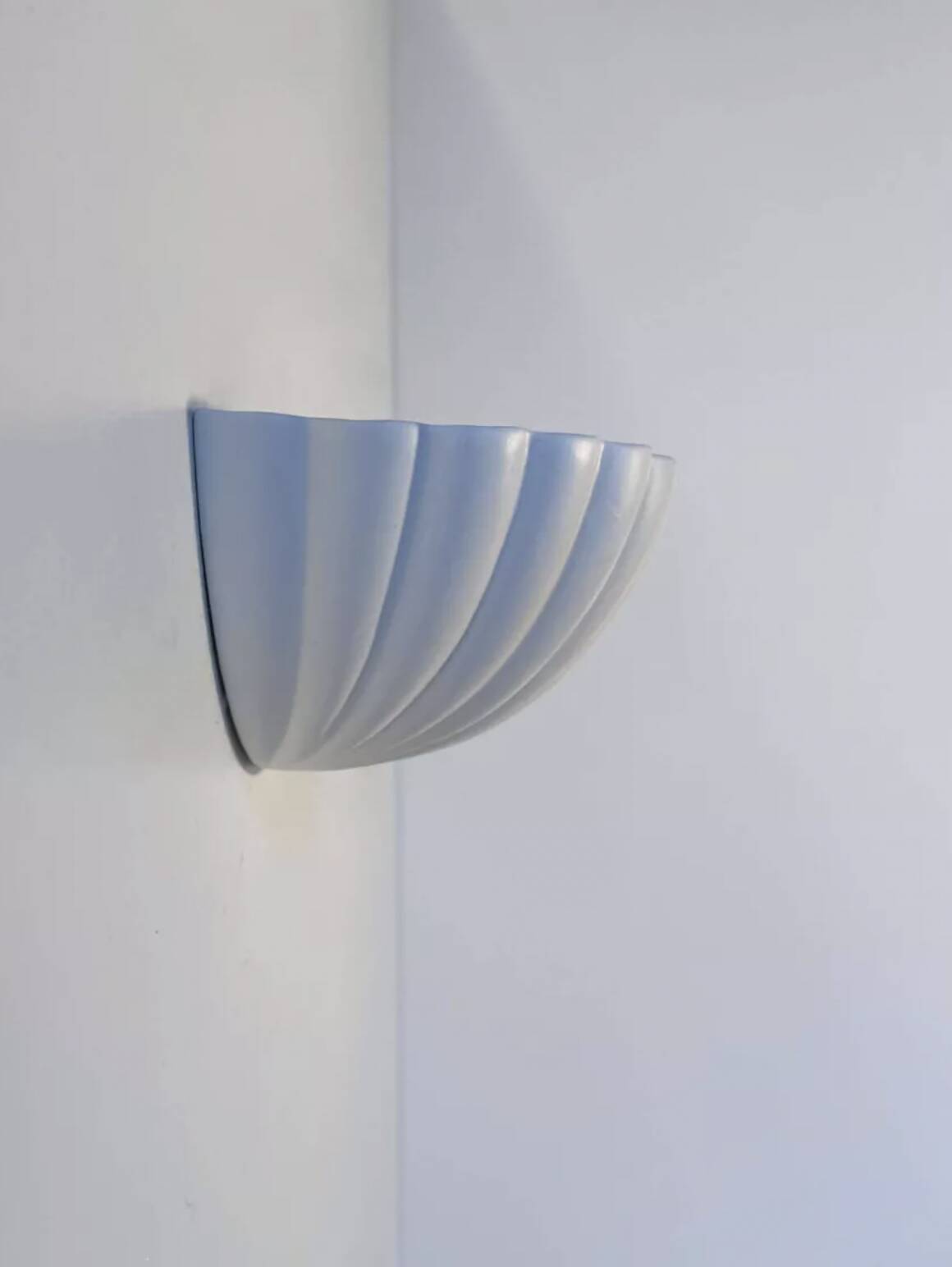 Paire d'appliques vintage coquillage, blanc mat, France 1970