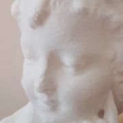 Buste en plâtre enfant lisant