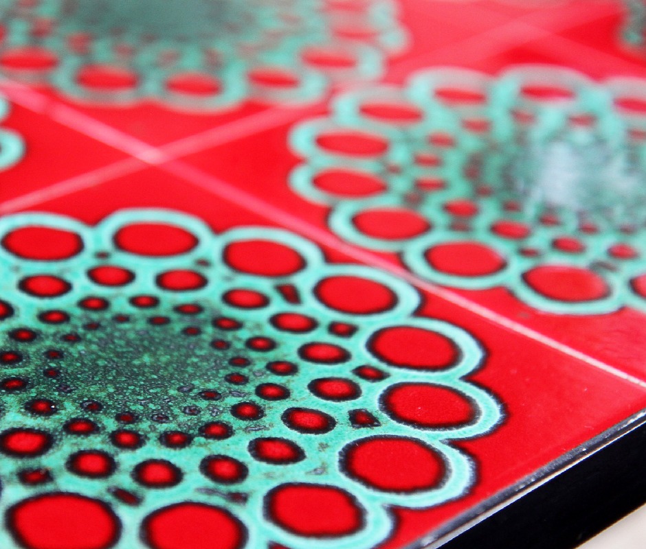 Coffee table ceramic red and green 1960