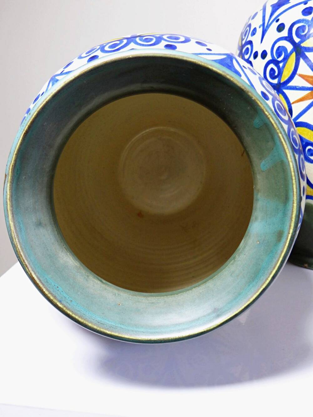 A pair of large decorative vases by Carla Holland, Gouda decoration, circa 1930-40.