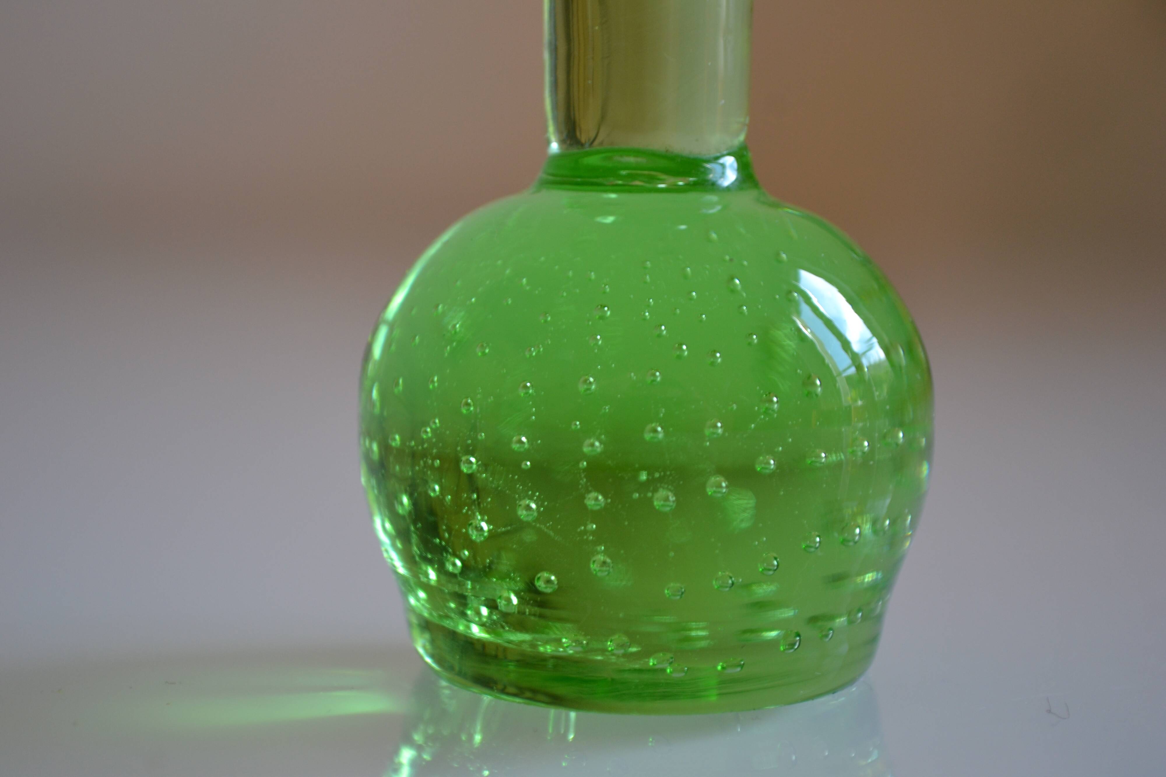 Sweden Sweden 1960 60's small soliflore vase green glass bullicante