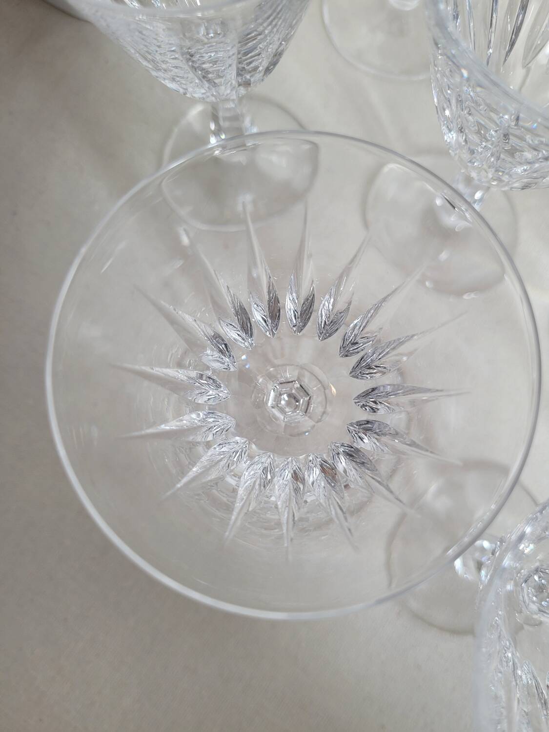 Set of 9 Villeroy and Boch white wine glasses