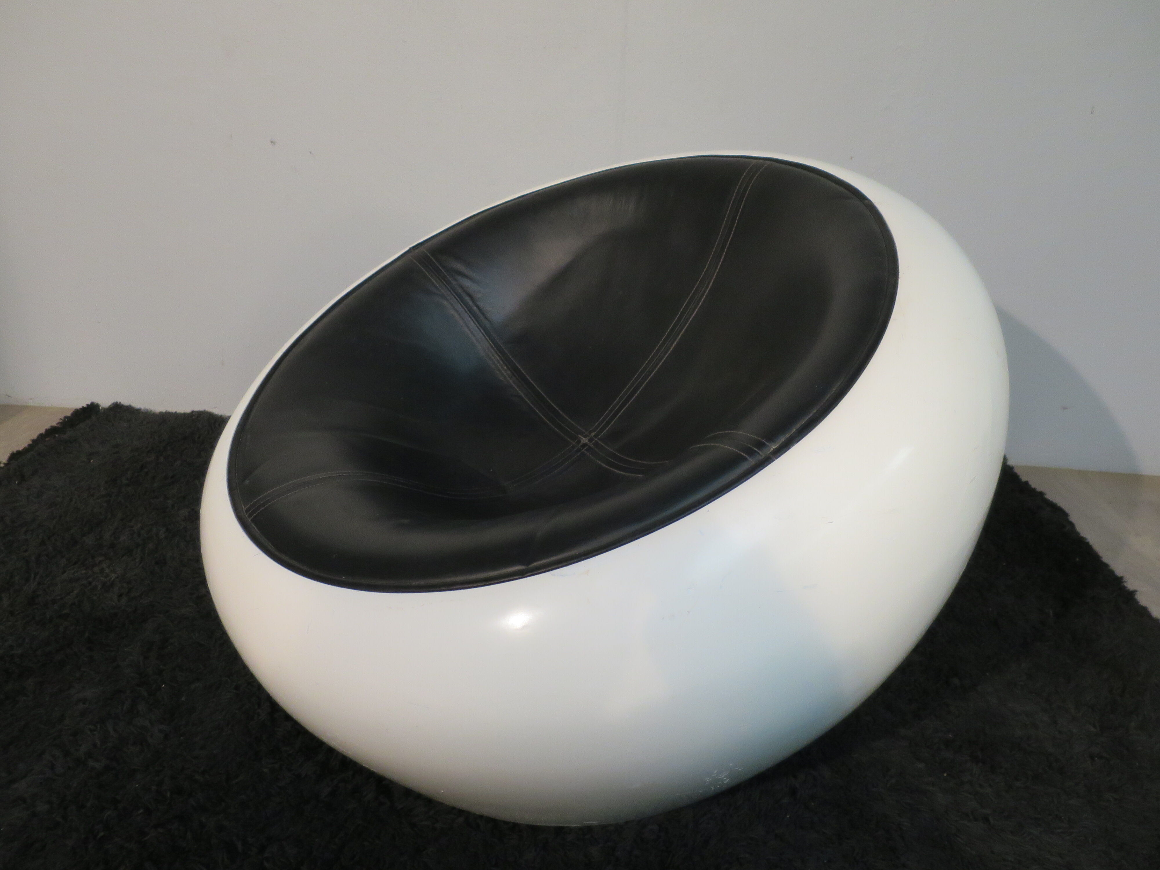 1967 egg pod armchair