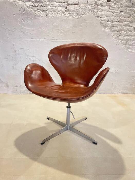 First edition Arne Jacobsen Swan chair, original patinated leather, 1950s