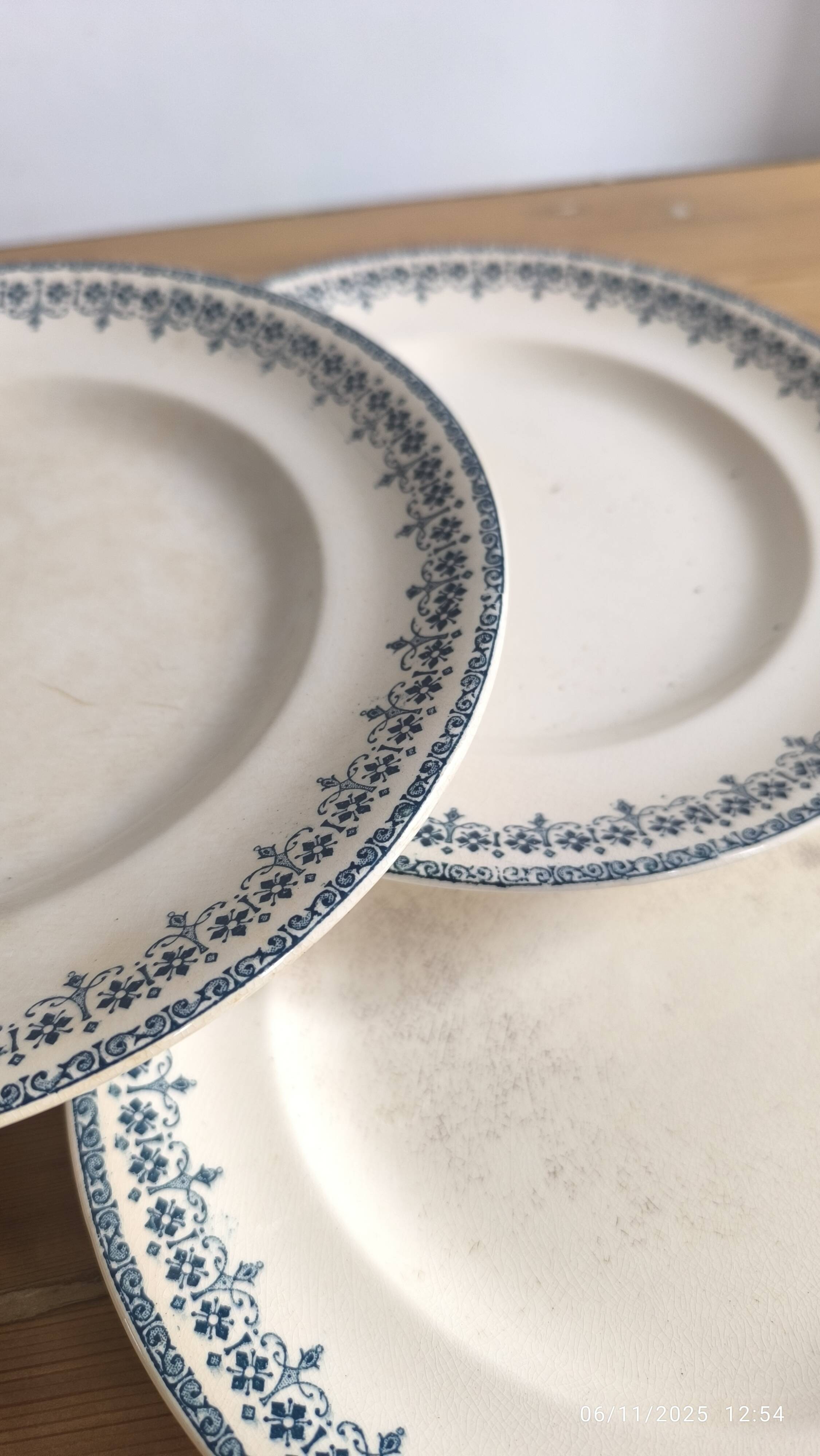 Set of 6 ironstone plates