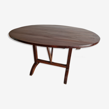 Folding oval winemaker's table