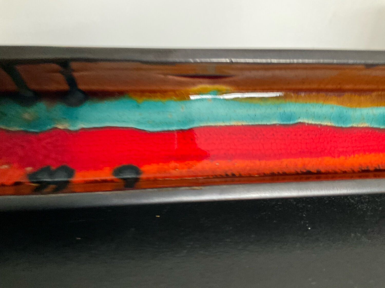 Empty vintage pocket in glazed ceramic