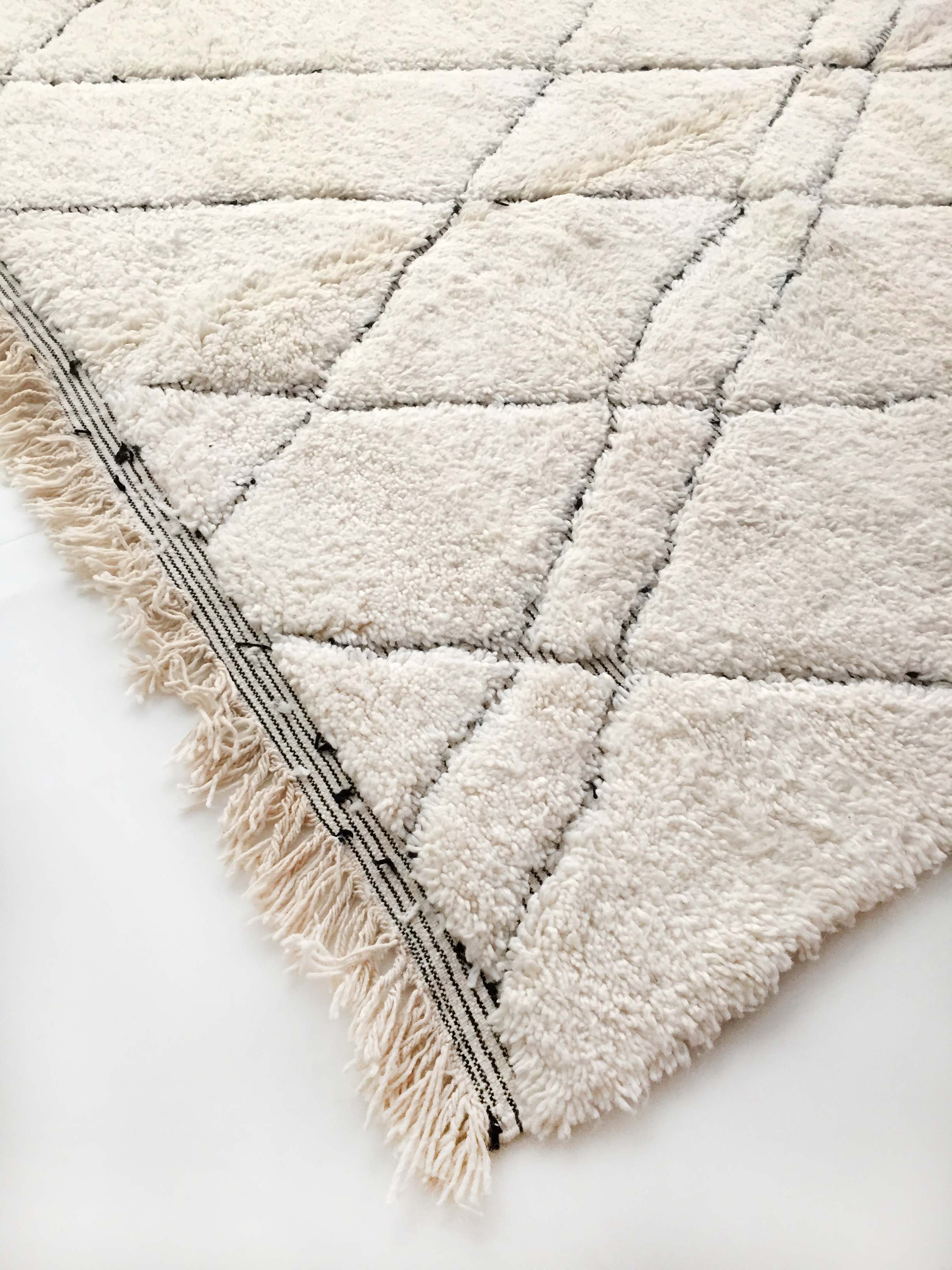 Moroccan Berber carpet blessed ouarain ecru with black diamonds engraved 284x198cm
