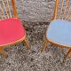 Paire de chaises scandinave bleu et rouge