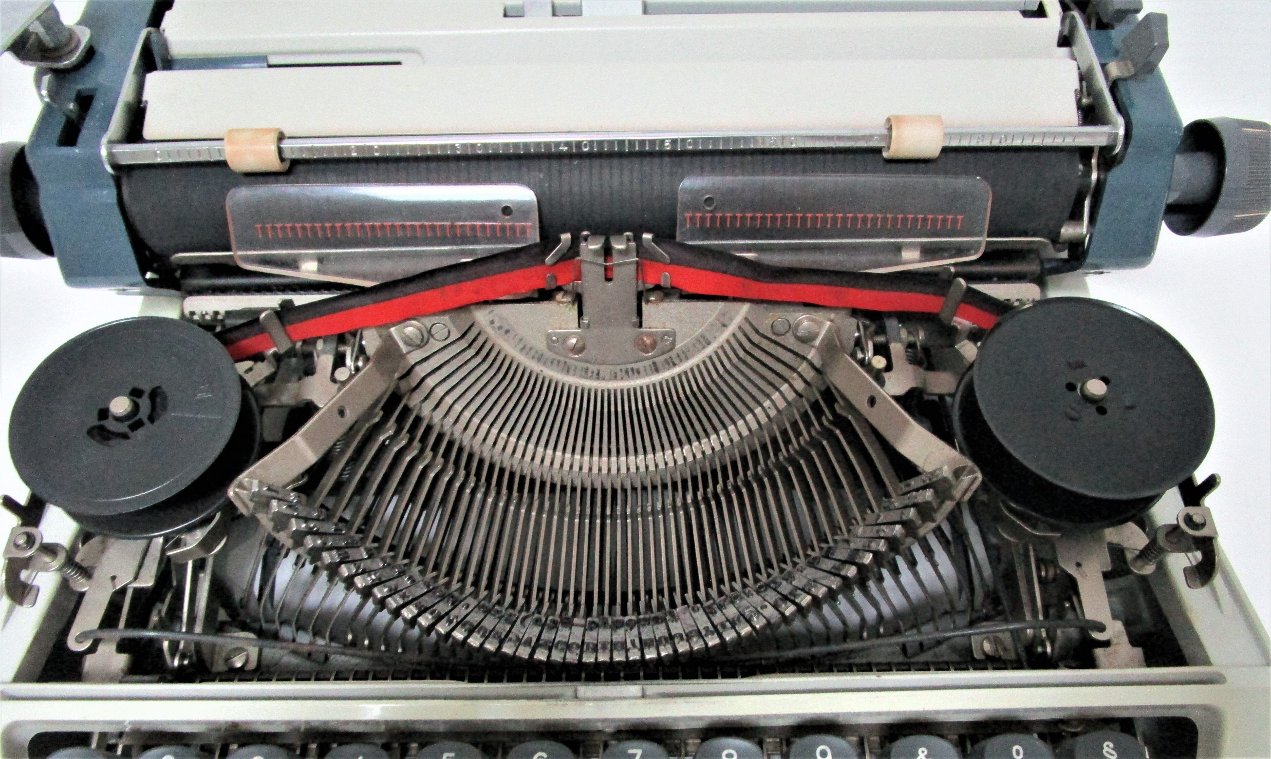 Typewriter erika 40 blue and white 70s made in germany