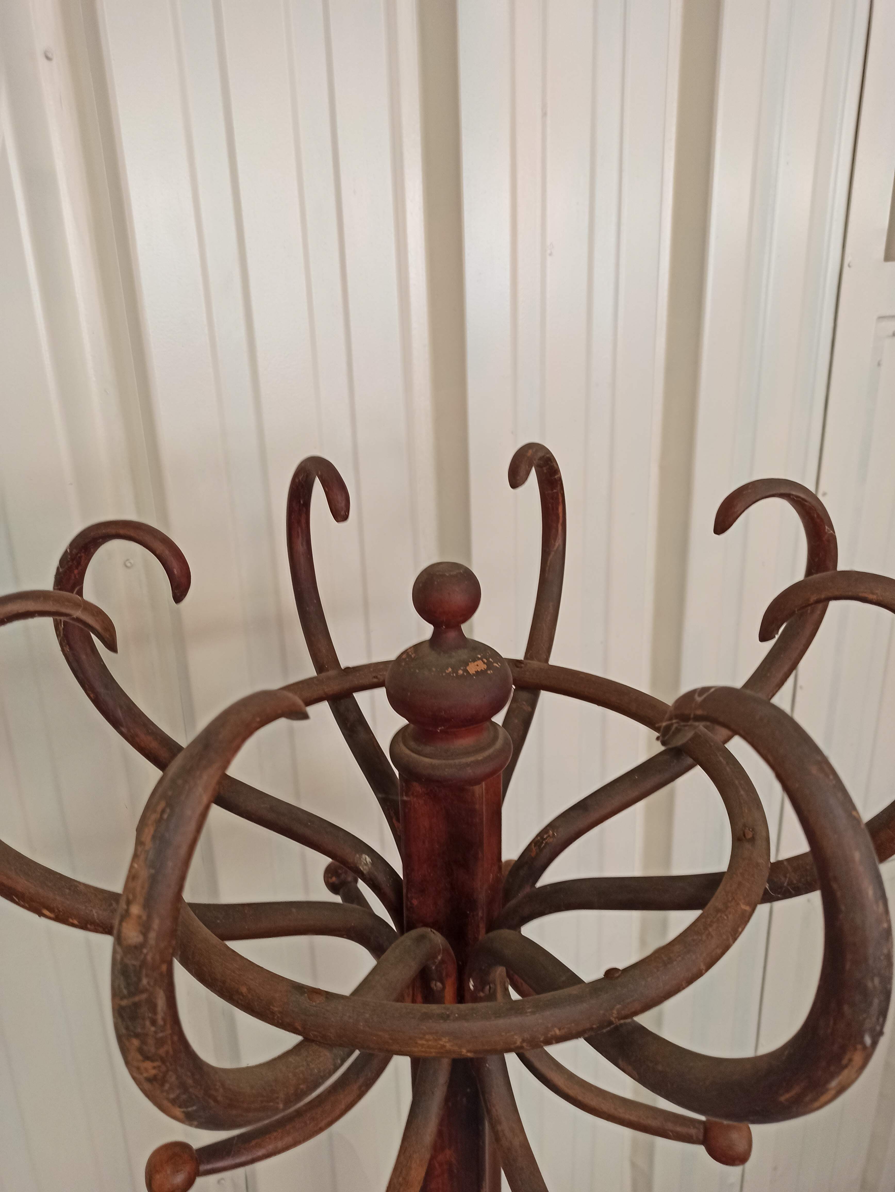 Porte-manteau perroquet en bois courbé Fischel par Alexander porte manteau patère