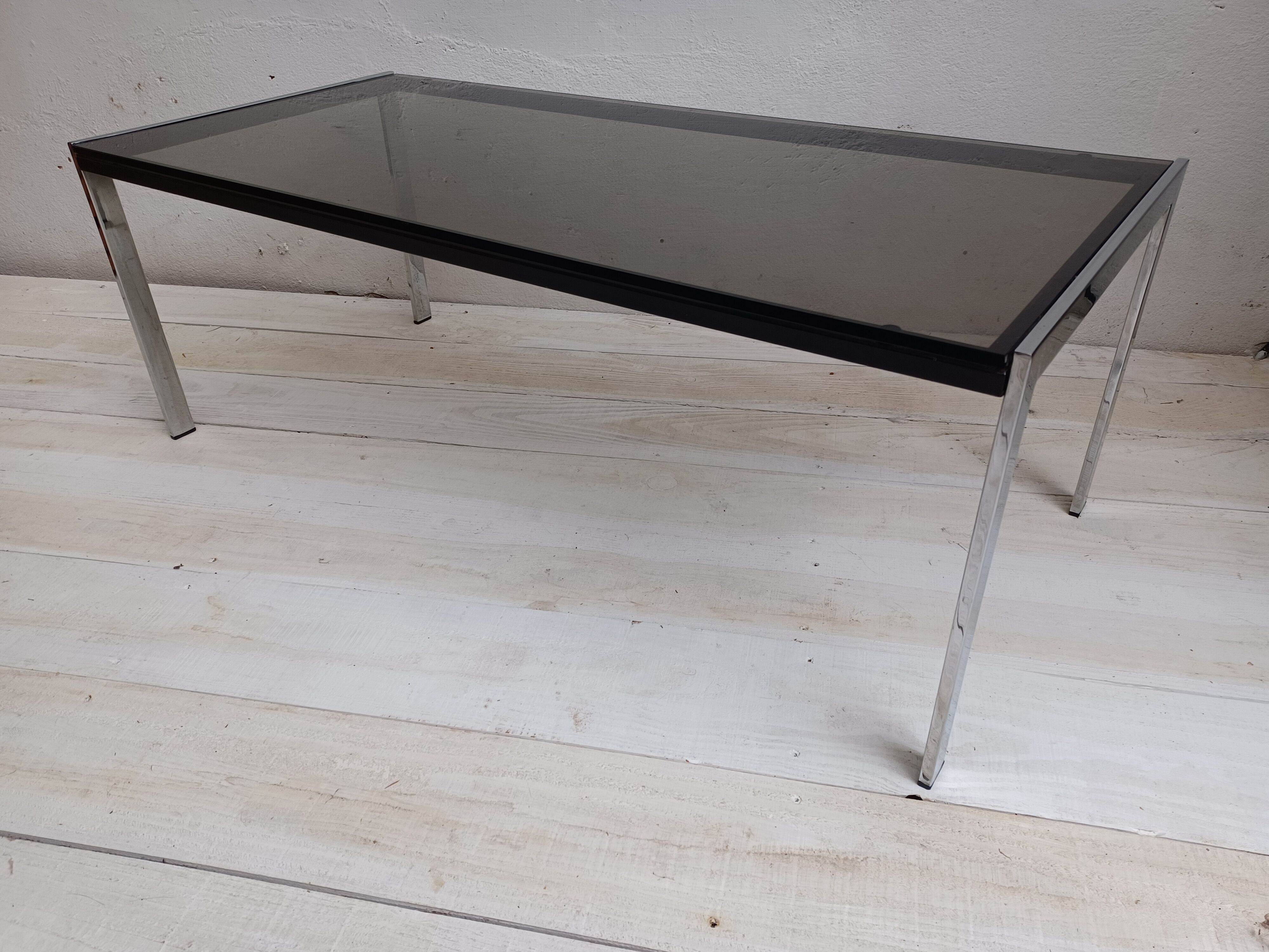 Table basse , verre fumé