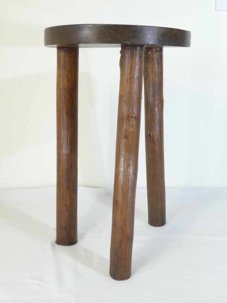Tabouret rond tripode de traite en bois années 50
