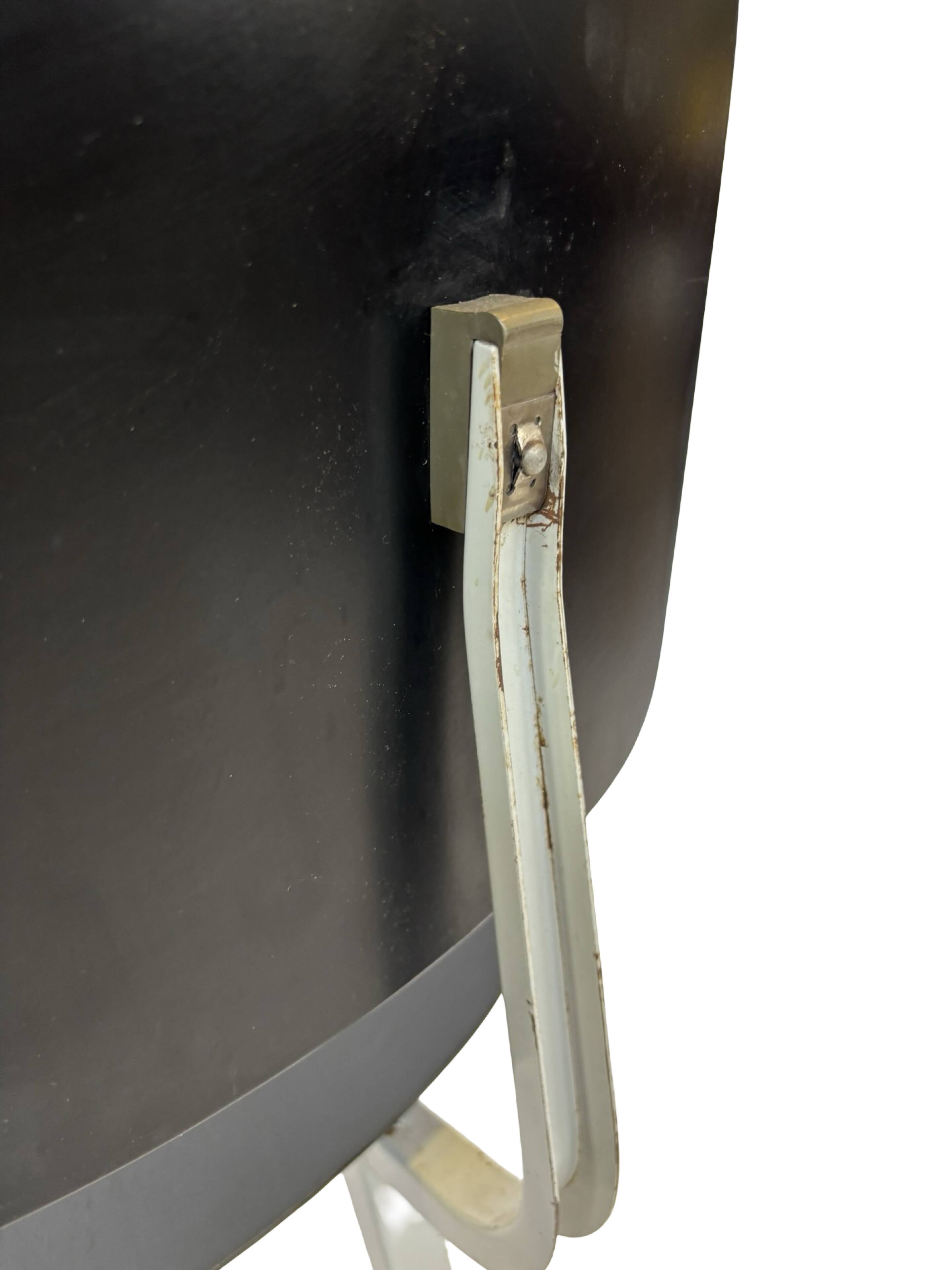 Vintage Friso Kramer Revolt Chair For Ahrend De Cirkel 1960