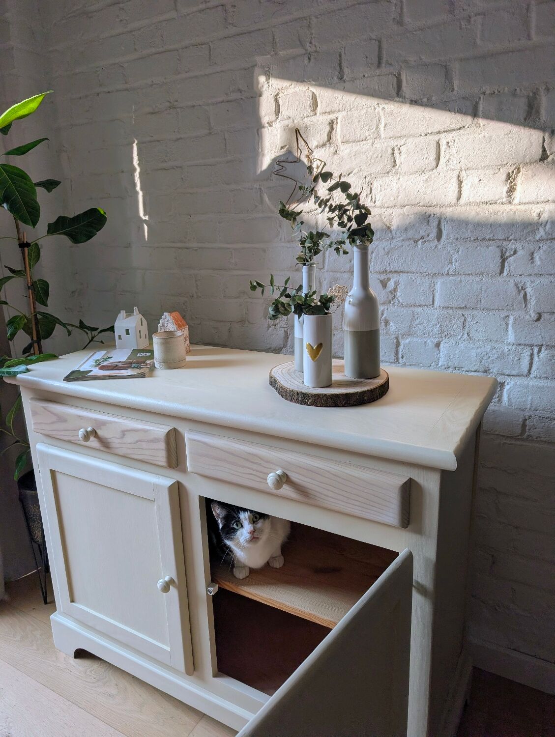 Linen wood sideboard