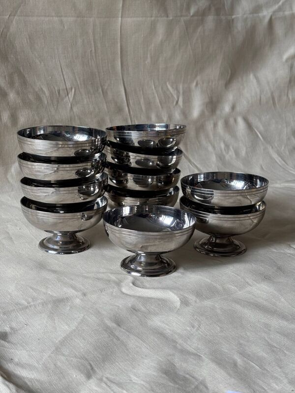 Coupelles en inox vintage