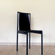 4 chaises design postmodernes en métal et cuir noires, 1980's