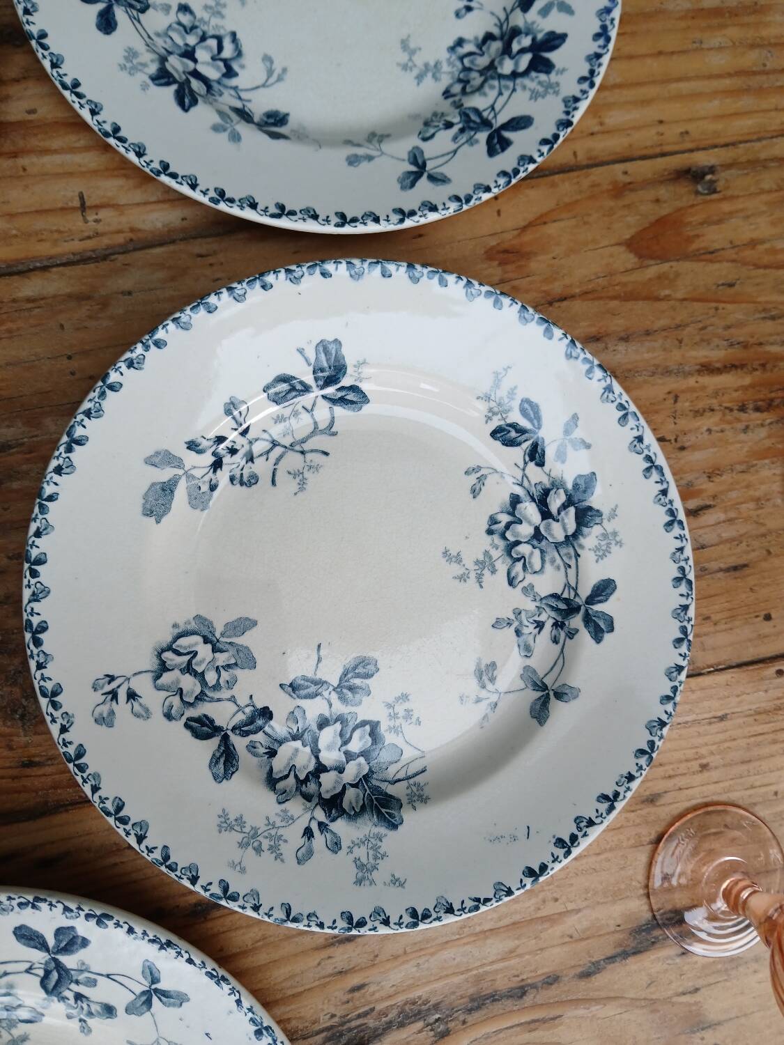 Set of 6 Terre de Fer plates, Acacia model