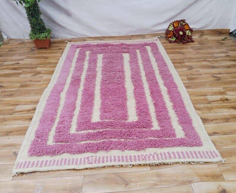 Handmade traditional artisan rug 2/3 m