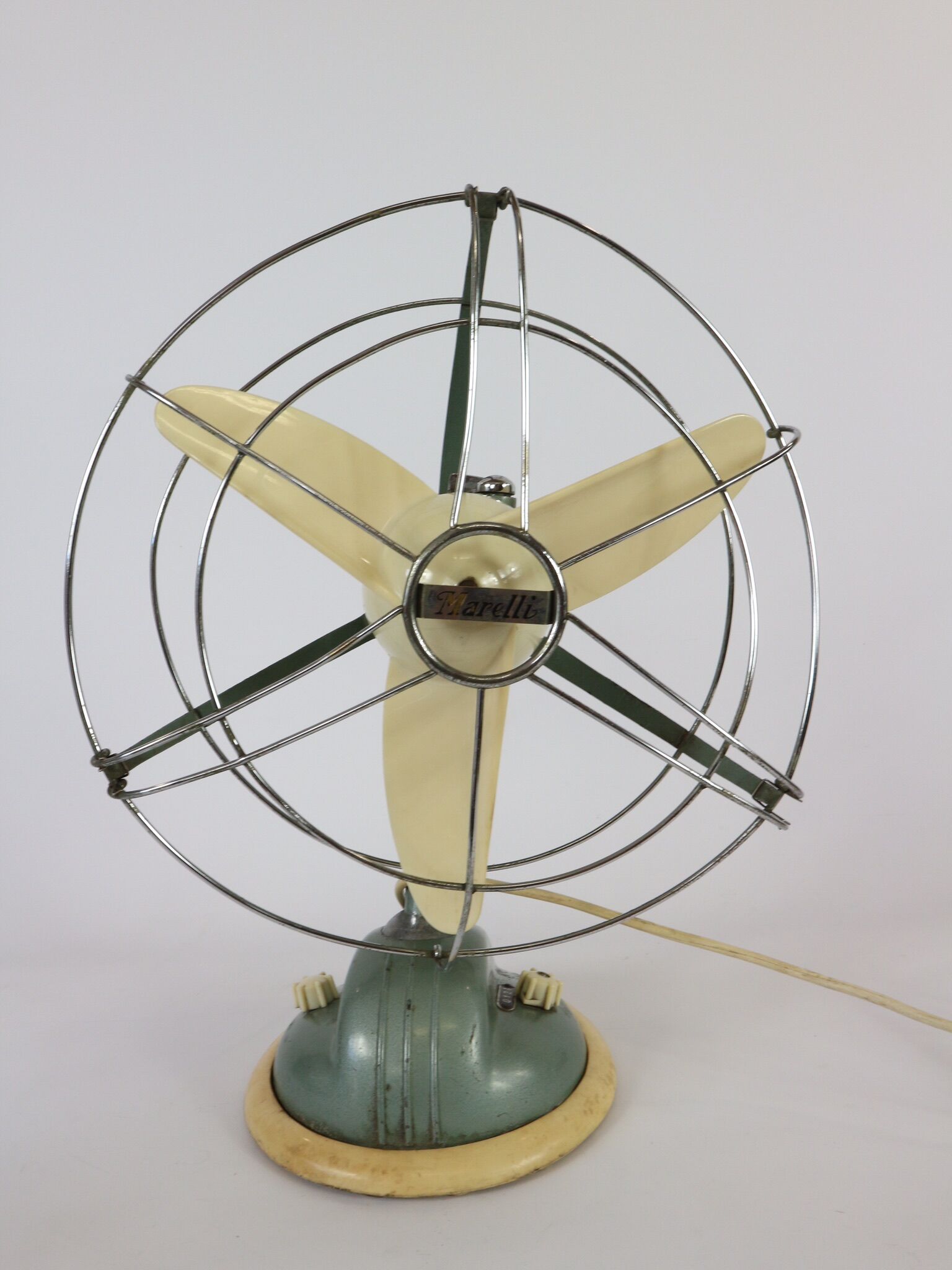 Deux ventilateurs vintage en métal peint made in Italy Marelli
