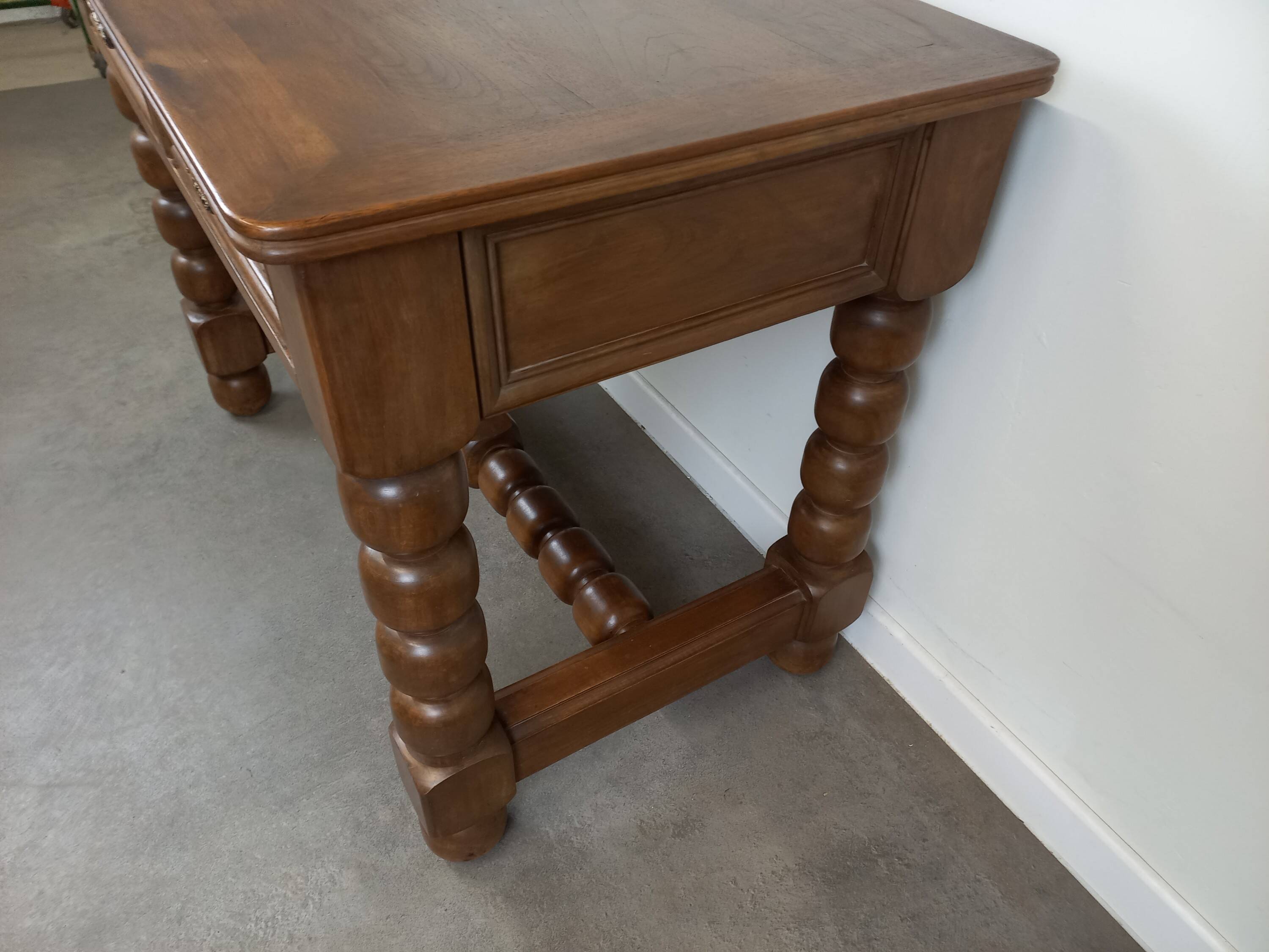 Bureau brutaliste