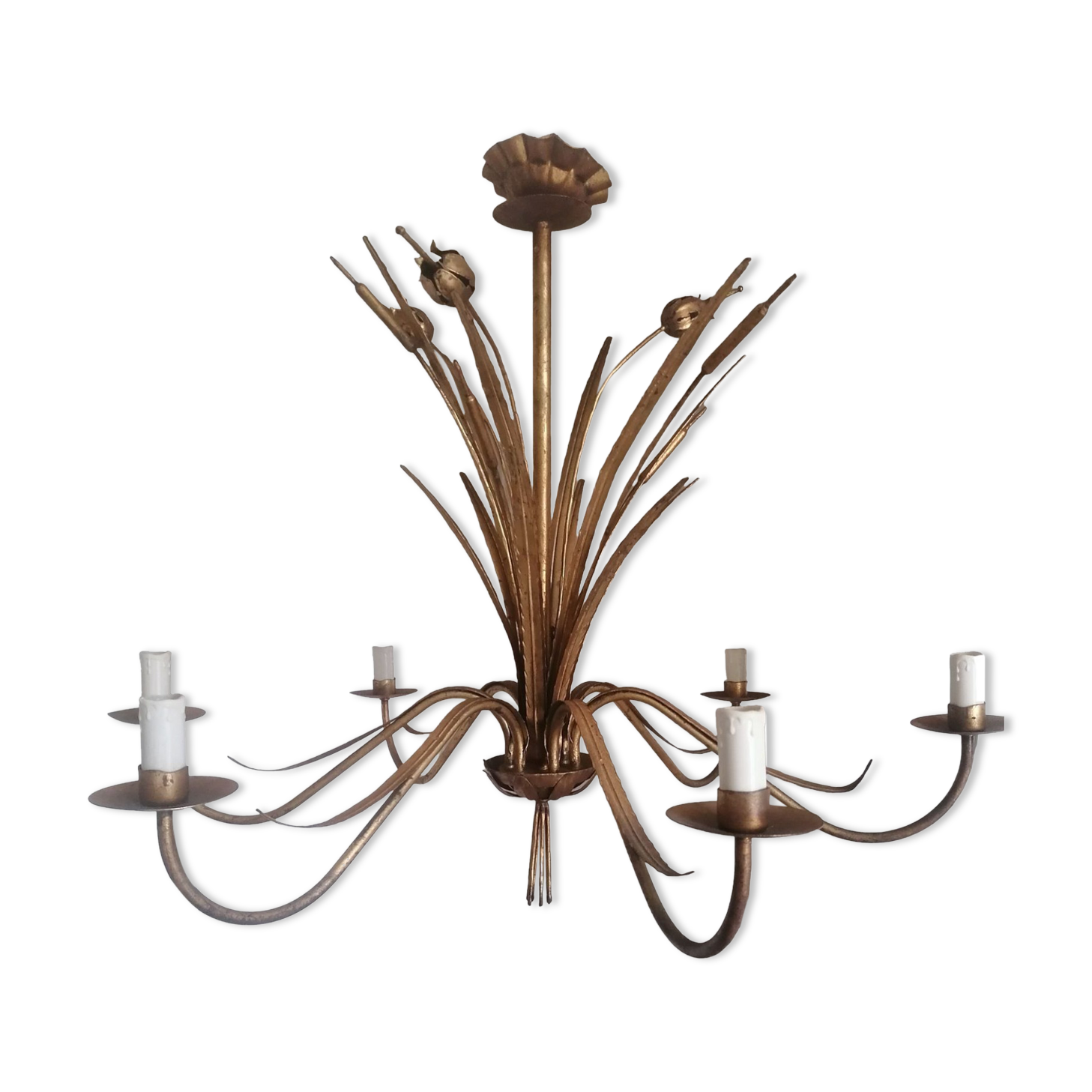 Gilded metal chandelier decorated with reeds and flowers