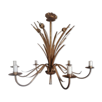 Gilded metal chandelier decorated with reeds and flowers