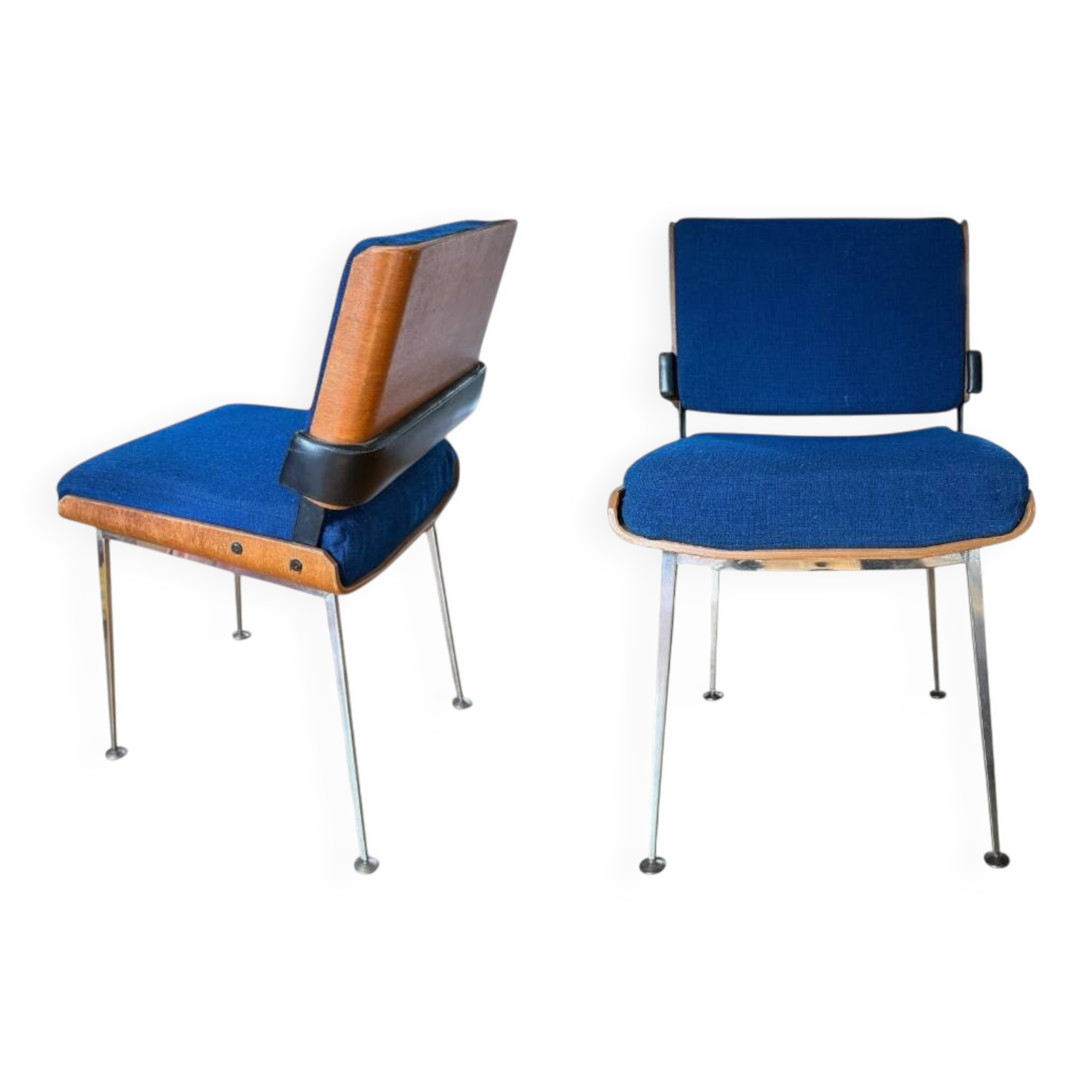 Pair of Marcom chairs in electric blue fabric, teak and chrome metal, 1970.