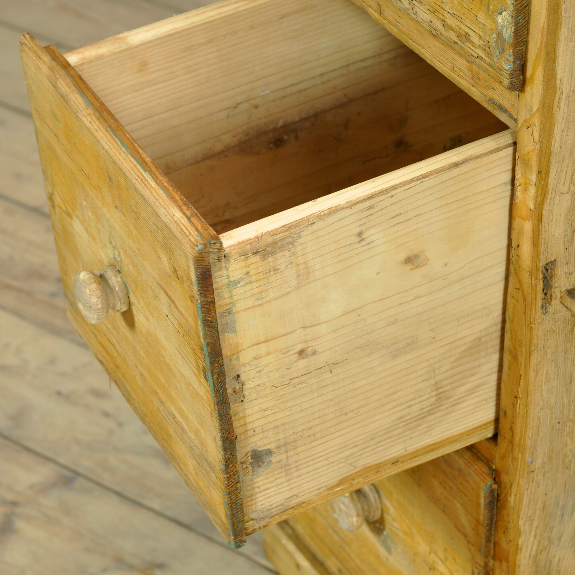 Cabinet en pin, vers 1900