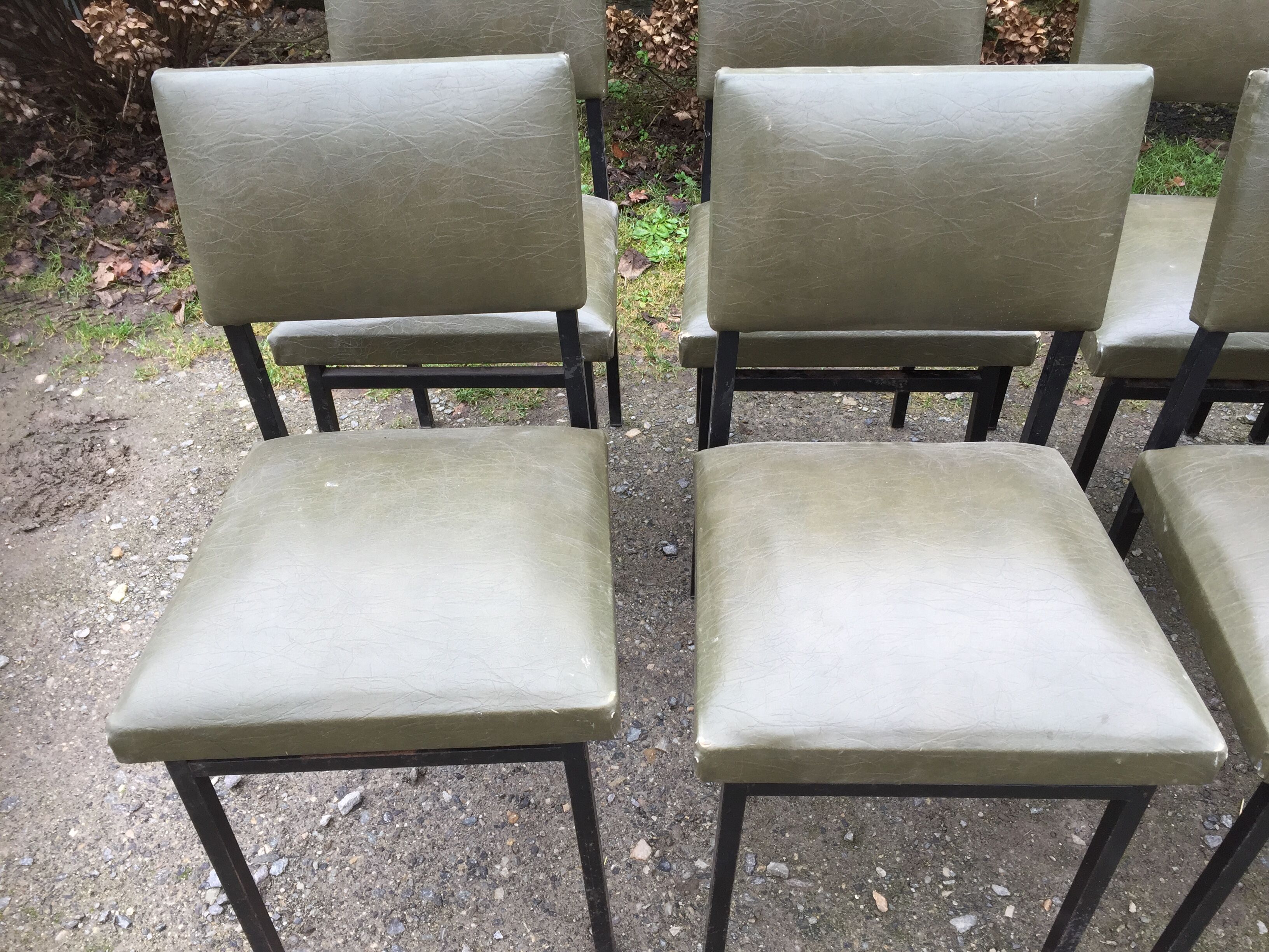 Vintage chairs guariche stone in Skaï green bottle and base in metal square tube.