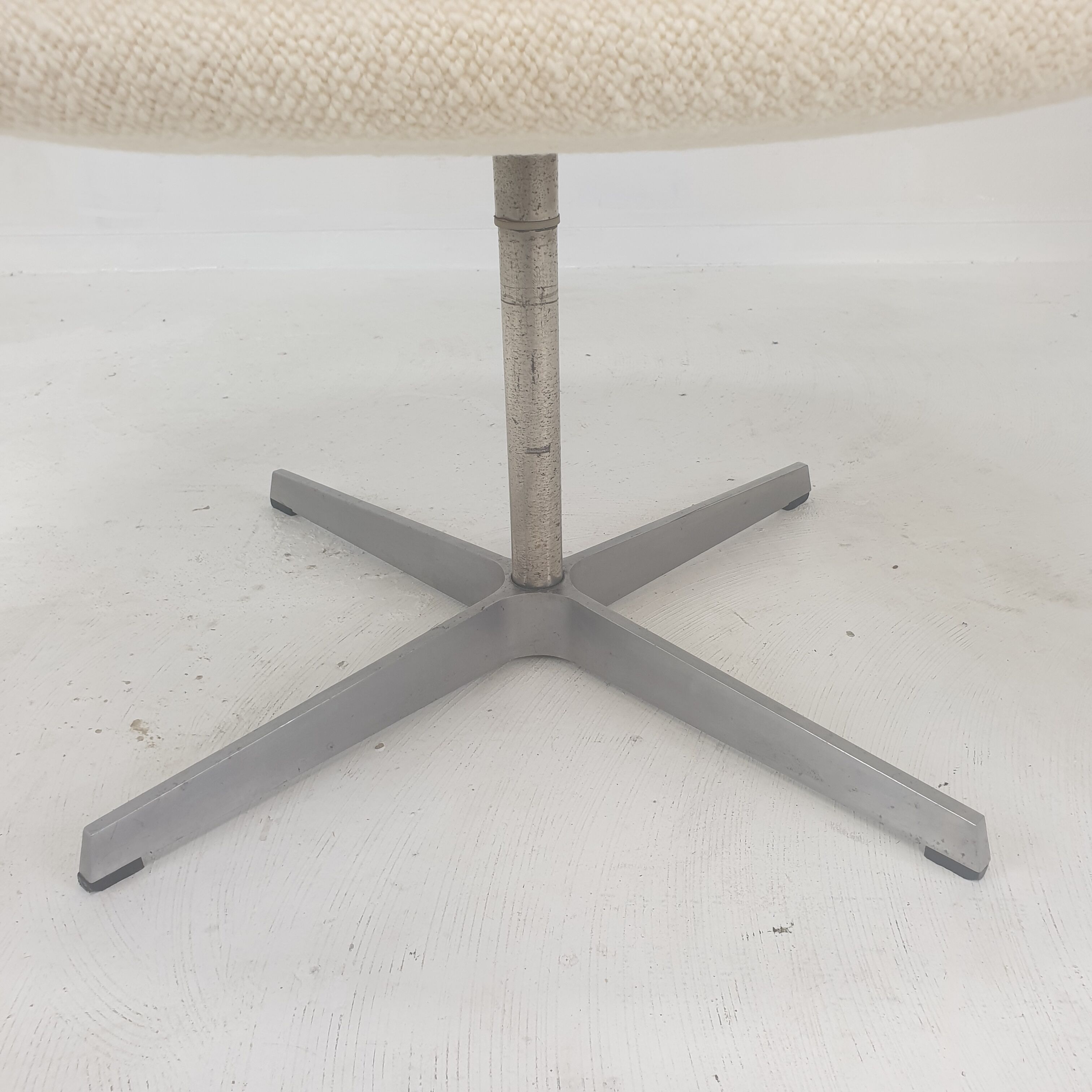 Office chair F8800 by Pierre Paulin for Artifort, 1960s