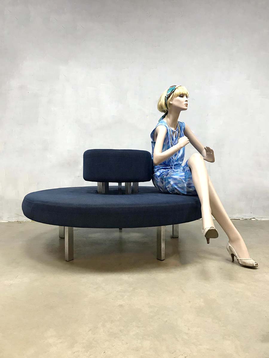 Blue corderoy round sofa ‘Infinity Circle’