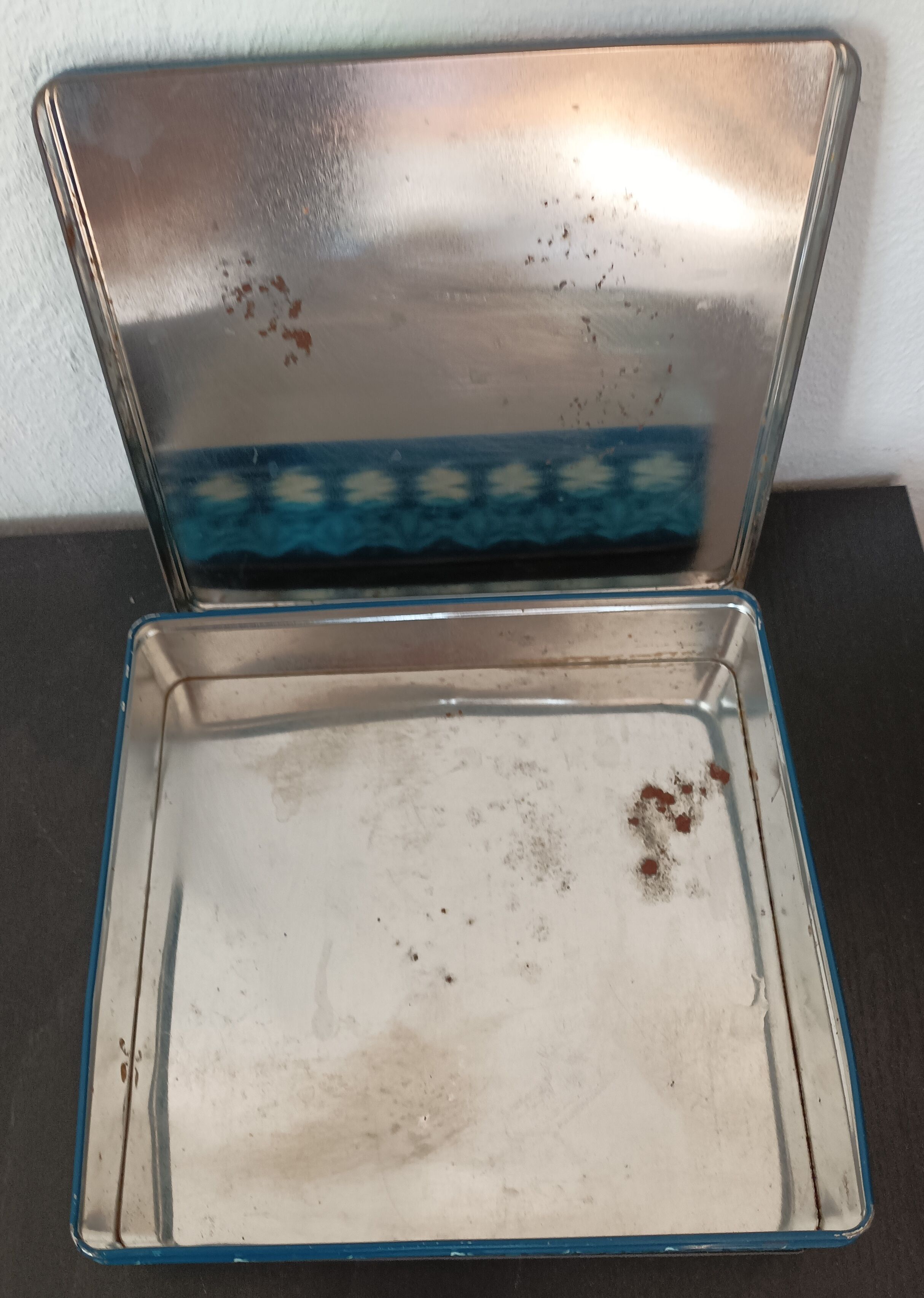 Art Delacre Art Deco metal box