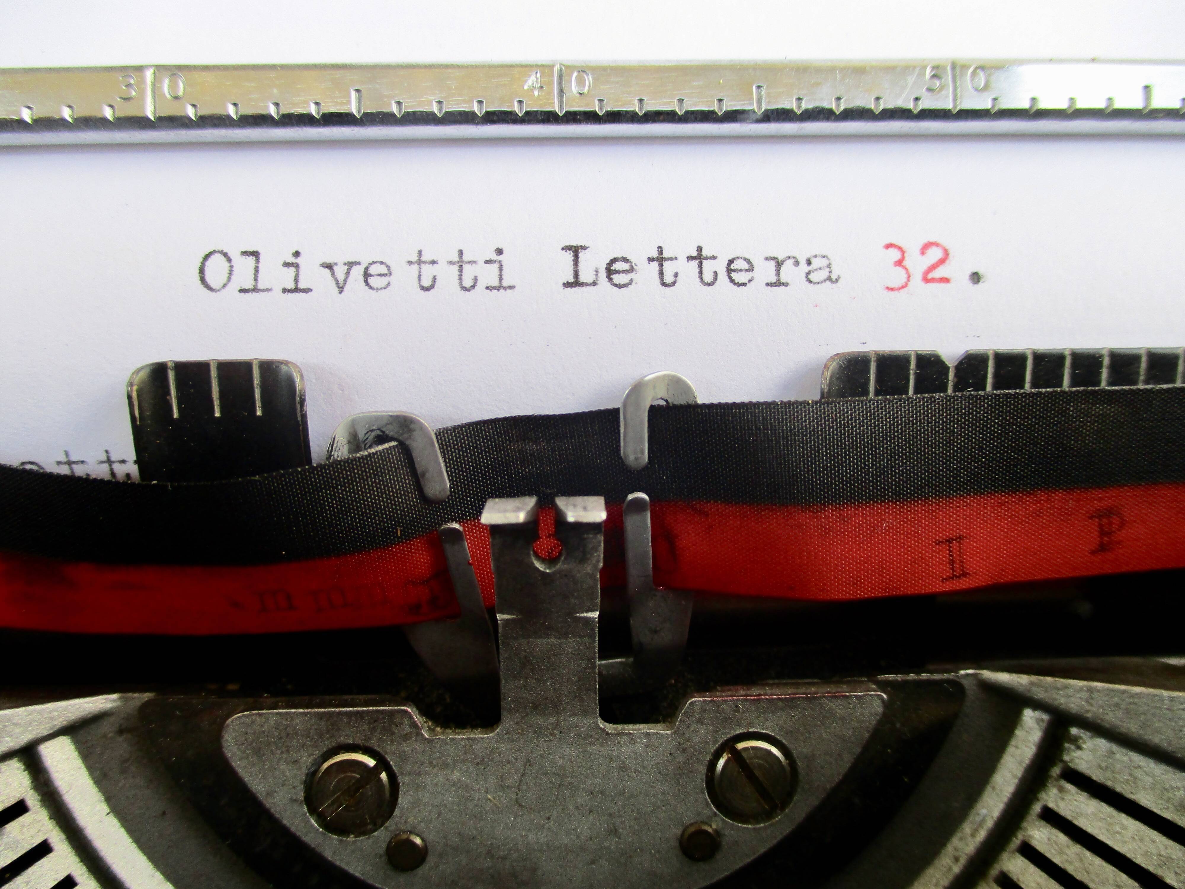Typewriter, olivetti lettera 32