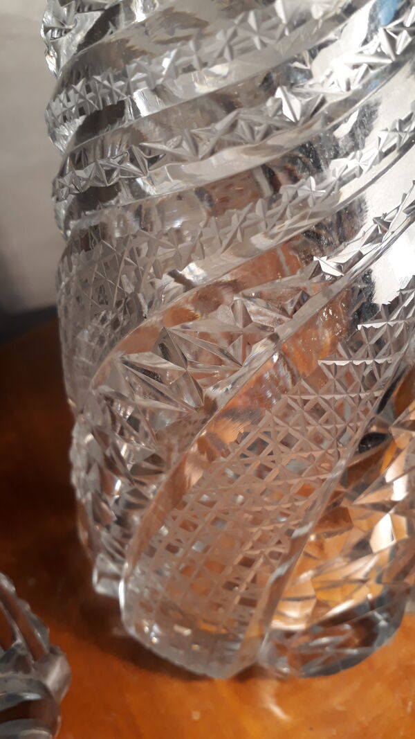 Carafe cristal et bouchon taillée et ciselée gros travail ancien