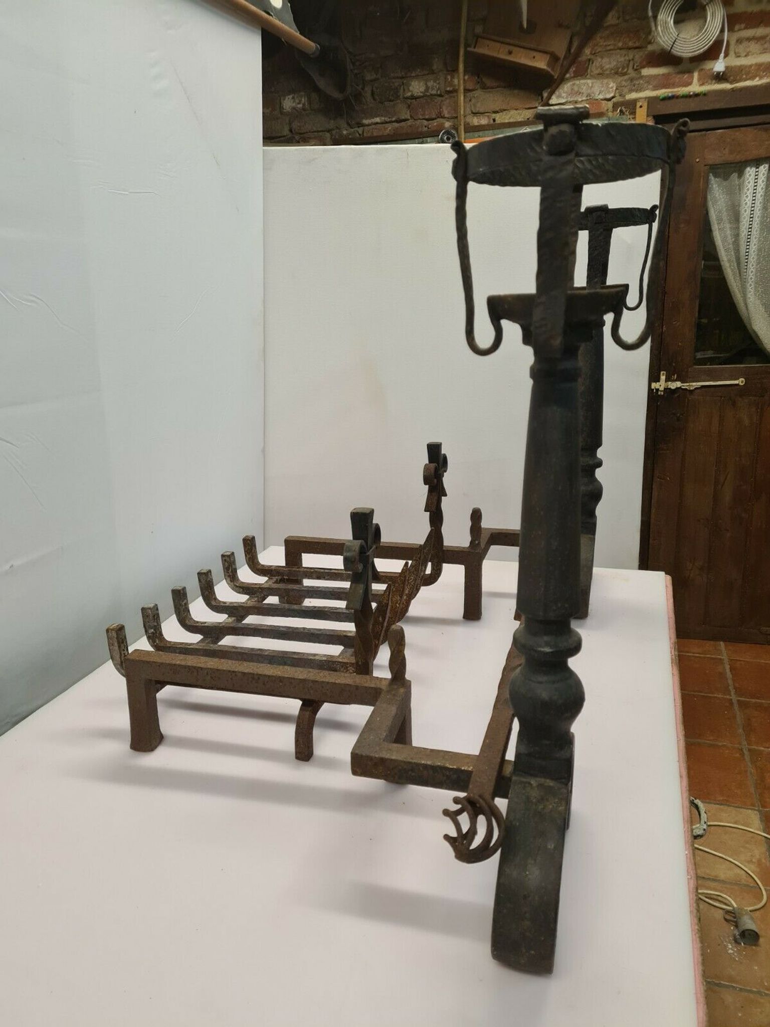 Paire de chenets / landiers en fonte pour la cheminée