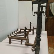 Paire de chenets / landiers en fonte pour la cheminée
