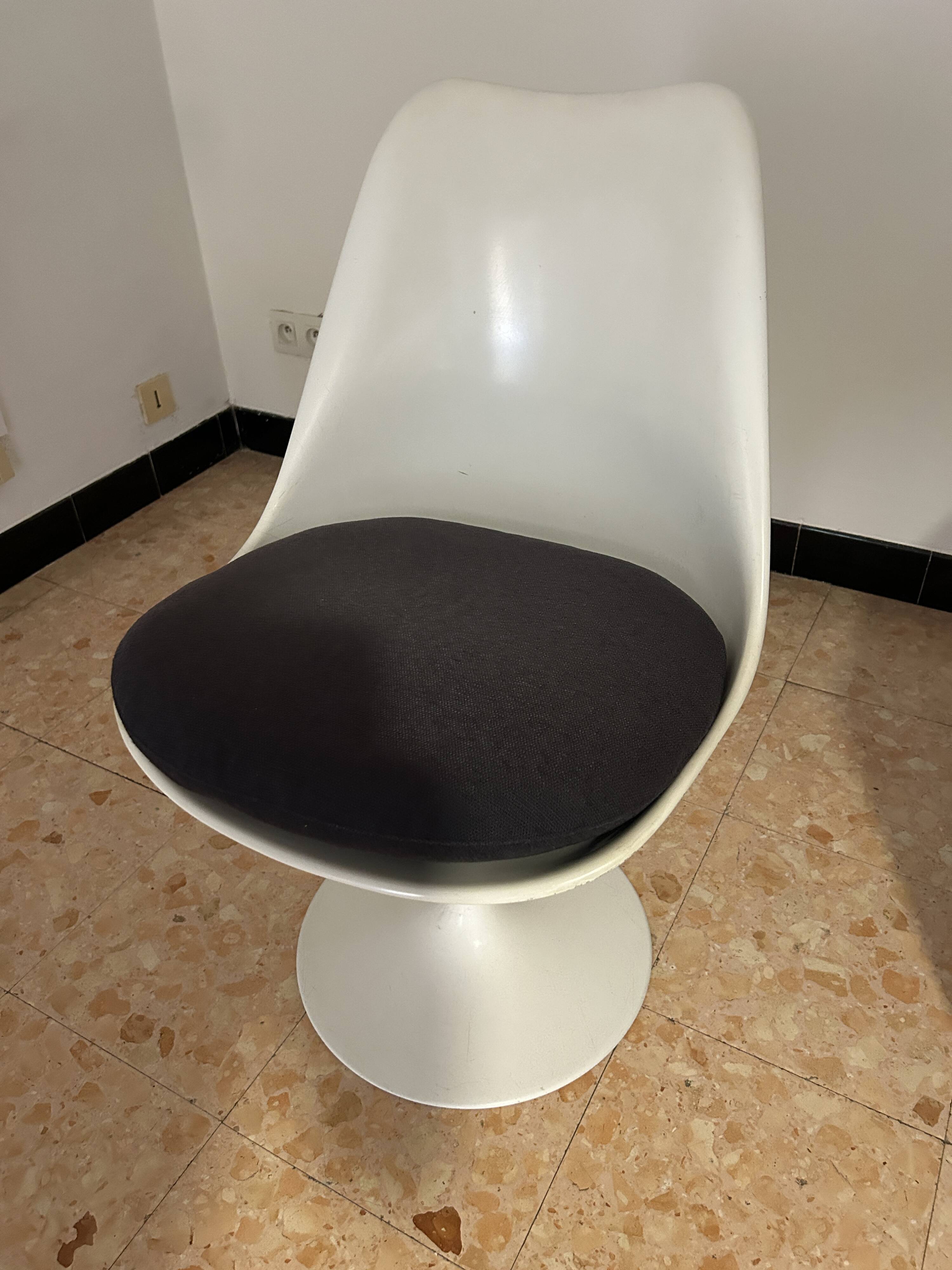 Saarinen chair