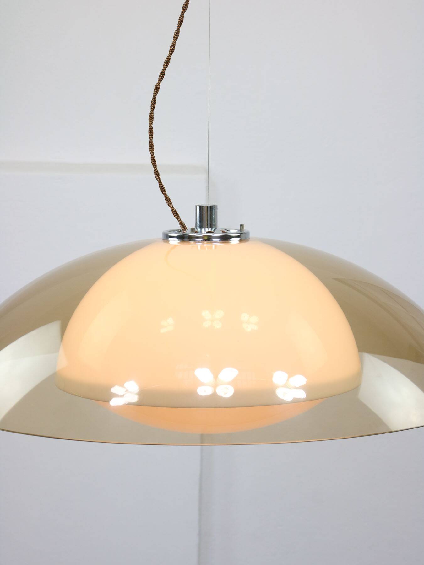 Lampe rare UFO Space Age de Guzzini en marron clair, années 1970