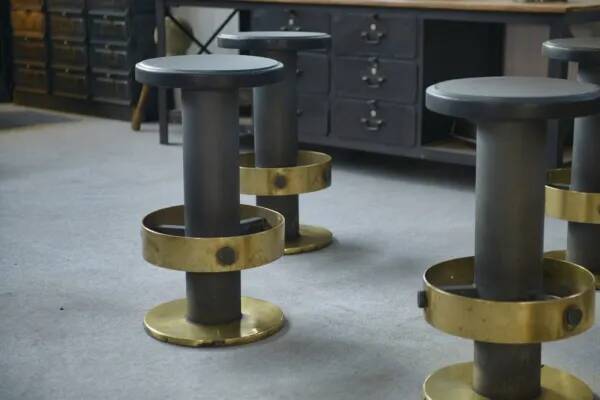 6 tabourets en acier et laiton 1980