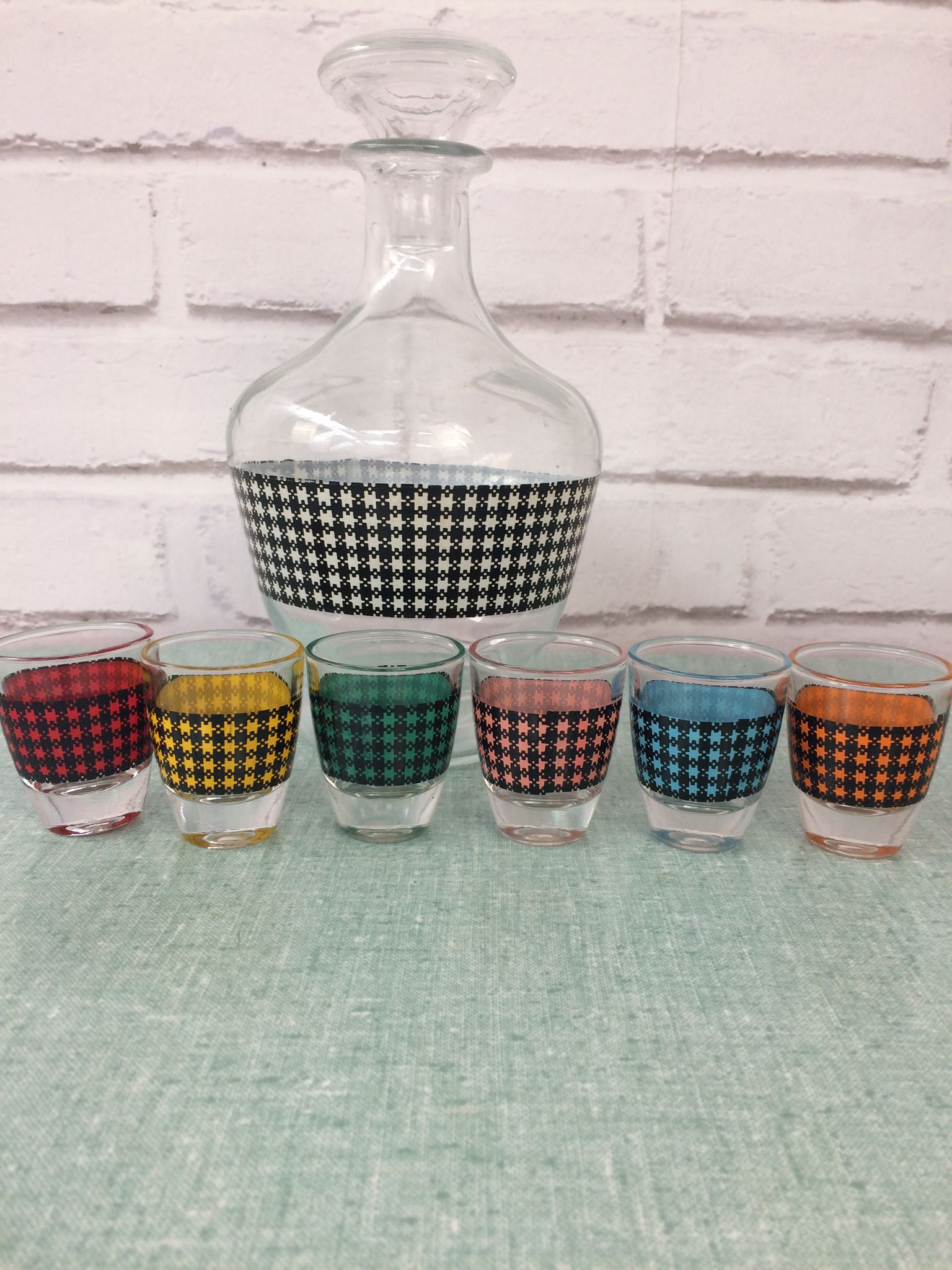 Carafe pied de poule et ses 6 verres assortis