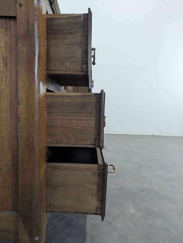 Bureau à pente du XVIIIème en noyer massif à tiroir secret