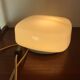 Lampe de table en opaline des années 70