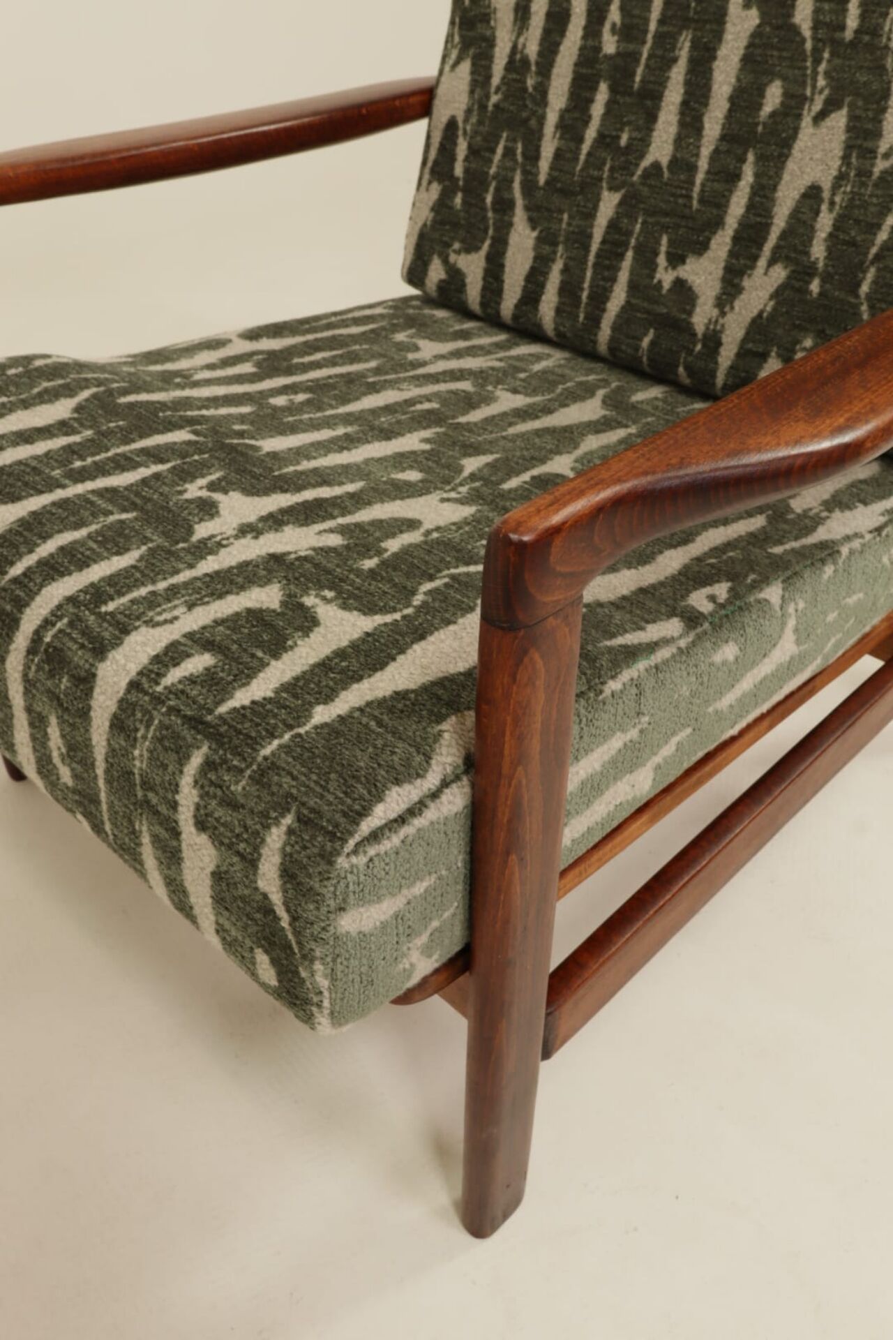 Scandinavian modern long chair jacquard green 1965