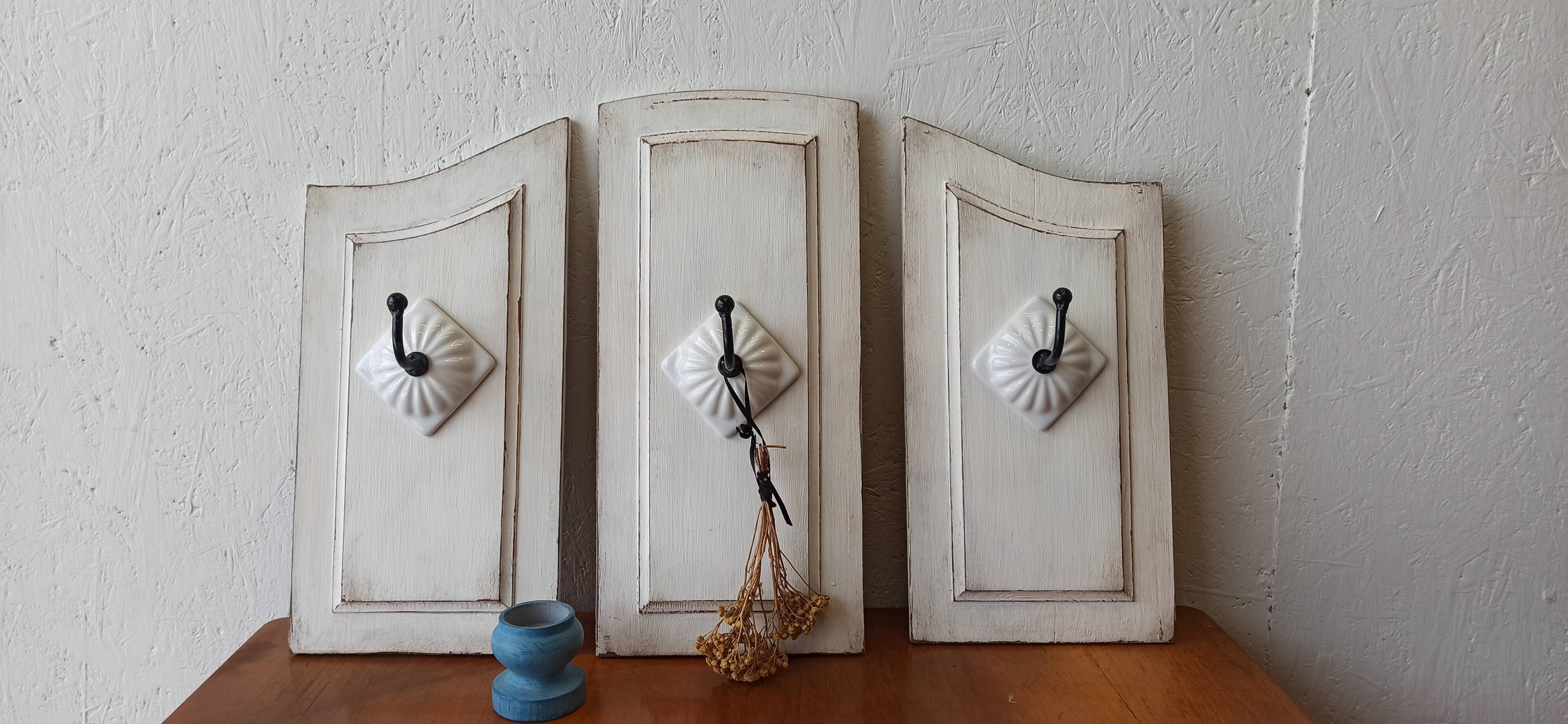 Shabby chic triptych hanger.
